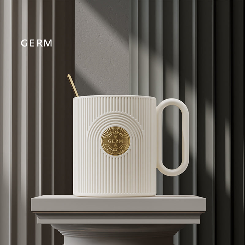 minimalist ceramic coffee mug with handle and lid